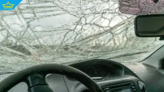 Млад дрогиран шофьор се заби в спирка във Варна
