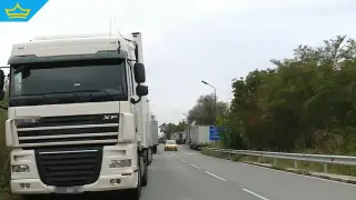 Шофьори превърнаха път край Варна в паркинг за камиони