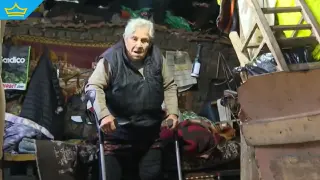 Три години без дом: Майка и син посрещат зимата в обор и във фургон