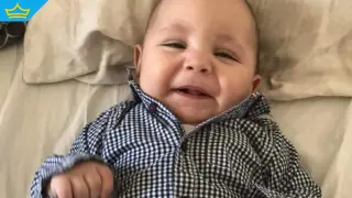 Малкият Матей има нужда от помощ, за да направи следващата крачка