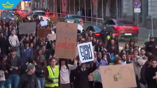 Студенти от НАТФИЗ отново излязоха на протест, вече искат оставката и на образователния министър