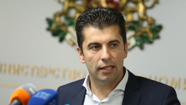 КС ще реши "канадския" казус на Кирил Петков в разгара на кампанията