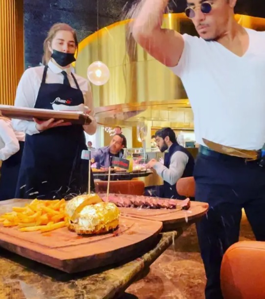 Милионер посети ресторант на Сол Бей след McDonald's и обяви, че храната не си струва цената