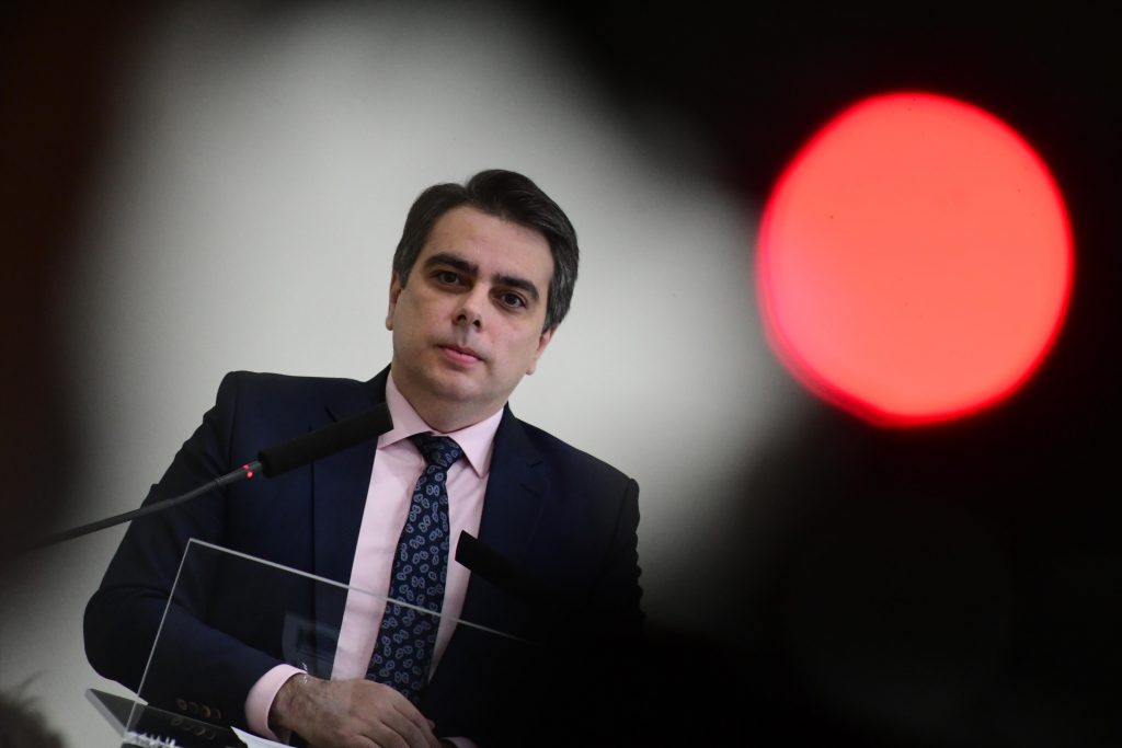 Василев: Репресия е когато студентите ги бият зад колоните на НС