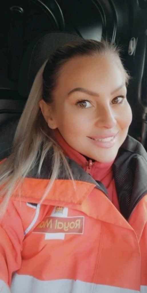 Най-сексапилната пощальонка свалила 182 килограма само с ходене на работа