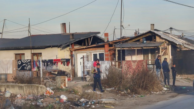 Годеж между малолетни роми в кв. "Факултета" предизвика вълна от възмущение