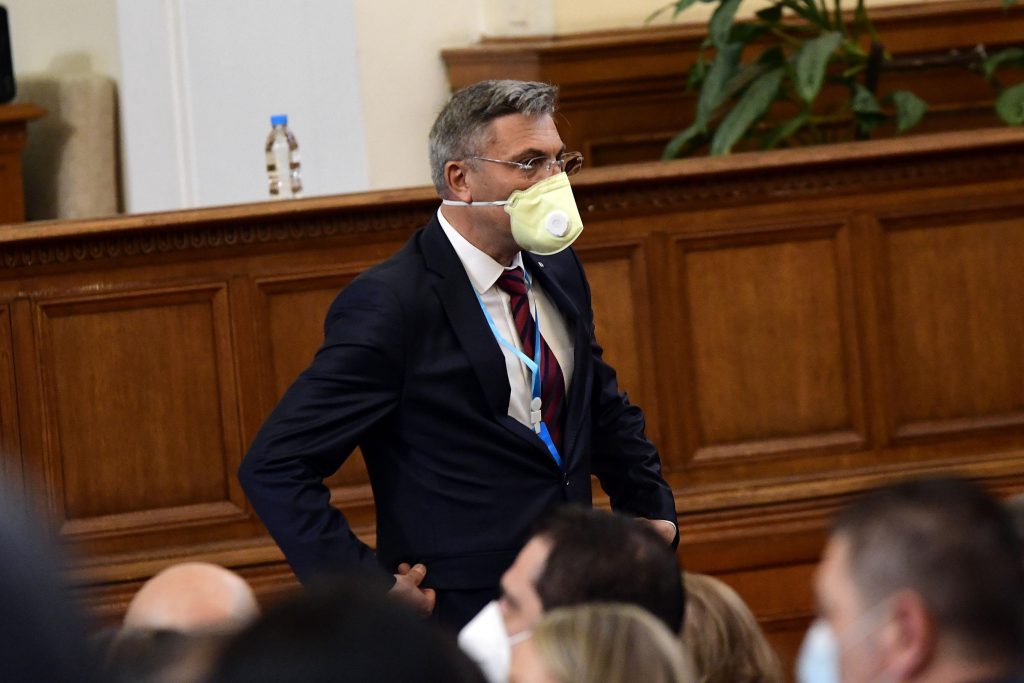 Мустафа Карадайъ се подигра на премиера Кирил Петков в парламента