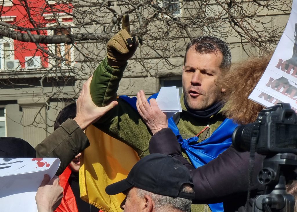 Боян Расате се спречка с ЛГБТ хора на протеста срещу войната в Украйна