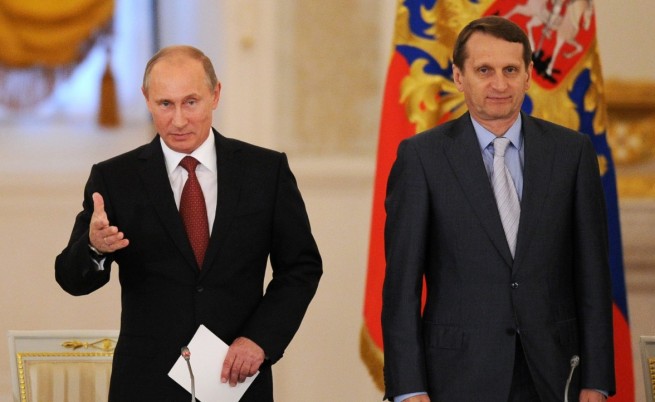 Шефът на руското разнузнаване се държи пред Путин като ученик на изпитване (видео)