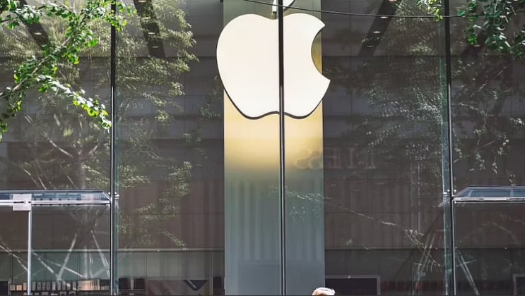 Евакуираха централата на Apple заради плик с бял прах. 