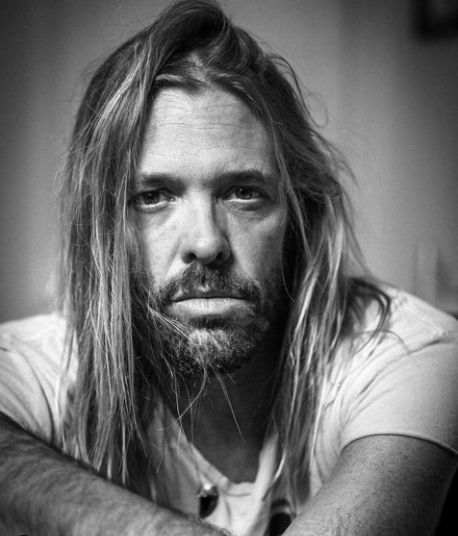 Почина барабанистът на Foo Fighters Тайлър Хокингс