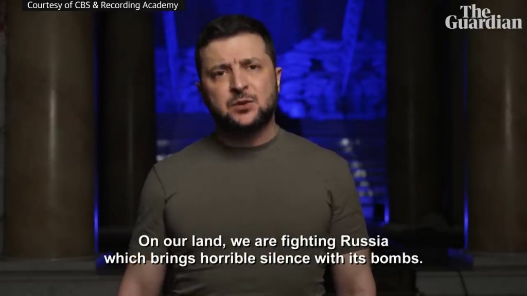 Зеленски с обръщение на наградите "Грами": Нашите музиканти носят бронежилетки, вместо смокинги