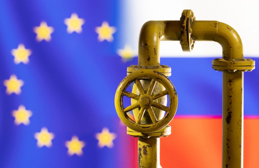 „Газпром“: Продължаваме да изнасяме газ за клиентите ни в Европа през Украйна