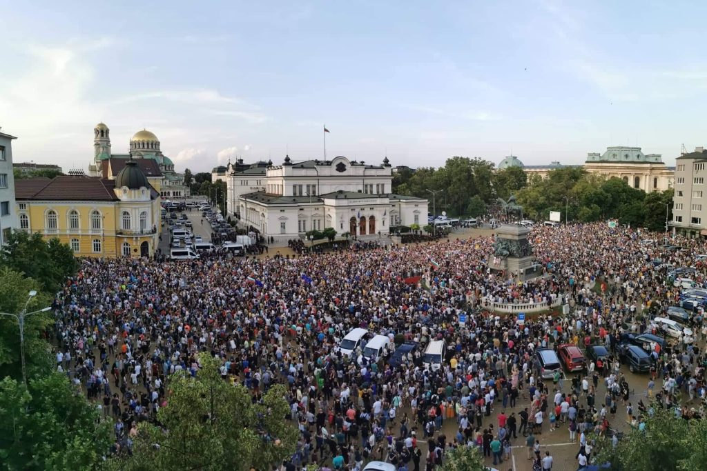 Нови коалиции, обръщане на политически палачинки и протести в новия епизод 